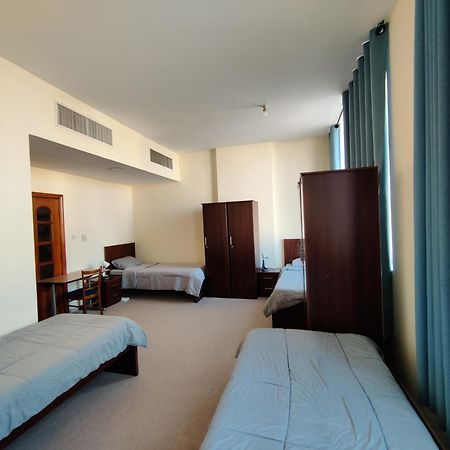 Oasis Hostel Abu Dhabi Esterno foto