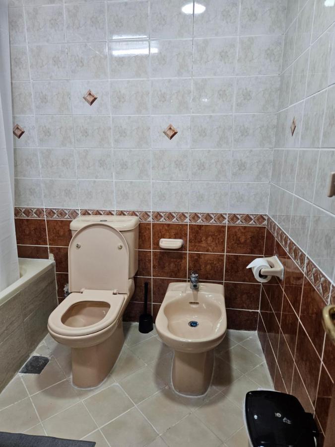 Oasis Hostel Abu Dhabi Esterno foto