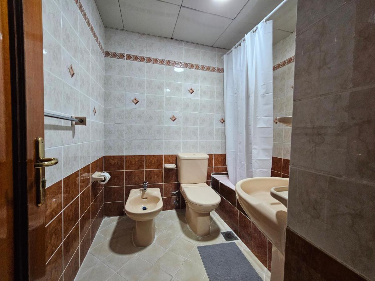 Oasis Hostel Abu Dhabi Esterno foto