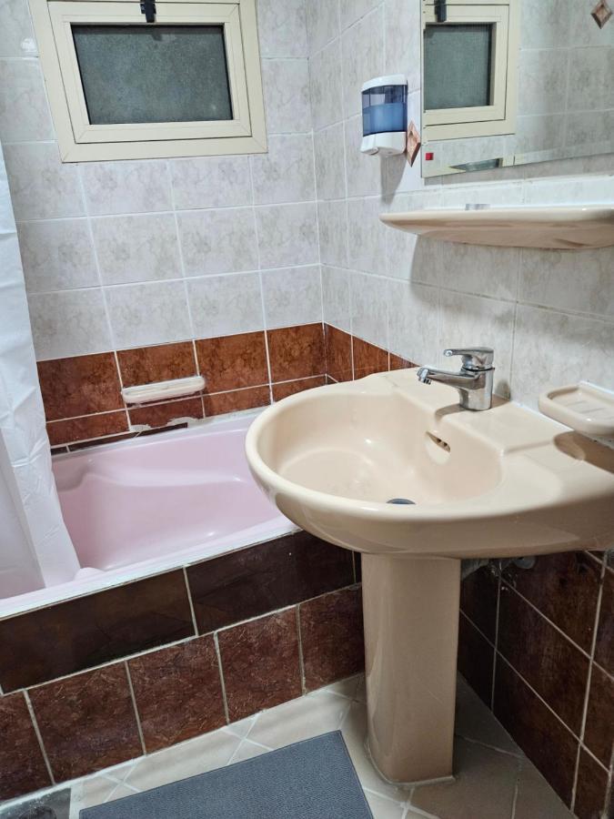 Oasis Hostel Abu Dhabi Esterno foto