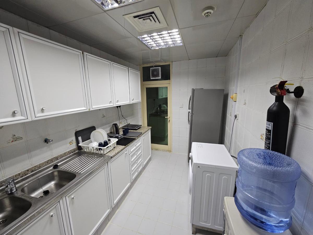 Oasis Hostel Abu Dhabi Esterno foto